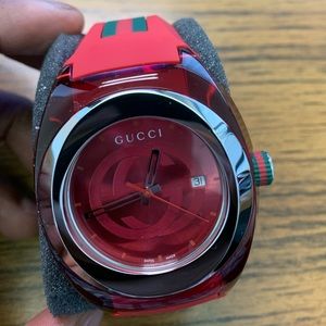 Men’s Gucci Sport watch. Red rubber watch band
